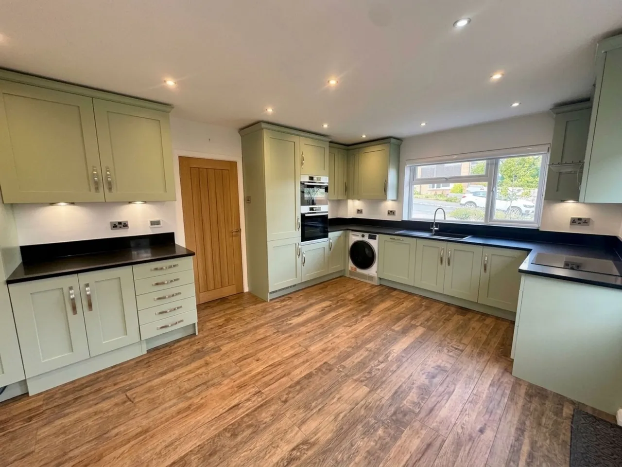 Calverley Crescent, High Wycombe, HP13, photo 2