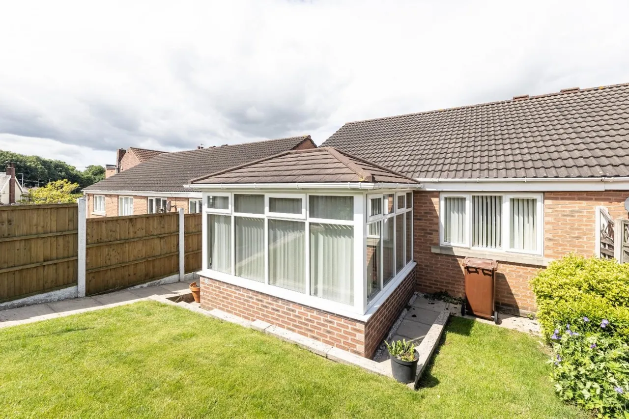 2 bed house for sale — Queensway Place, Pontefract