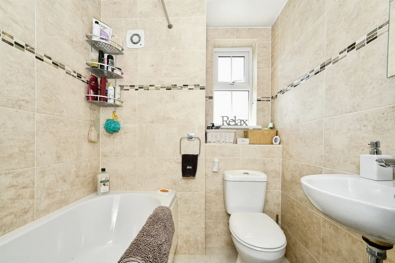 Wood Lane, Chippenham, SN15, photo 17
