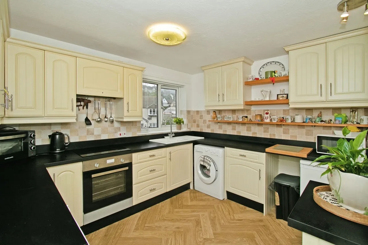 Miners Court, St. Georges Hill, TR6, photo 4