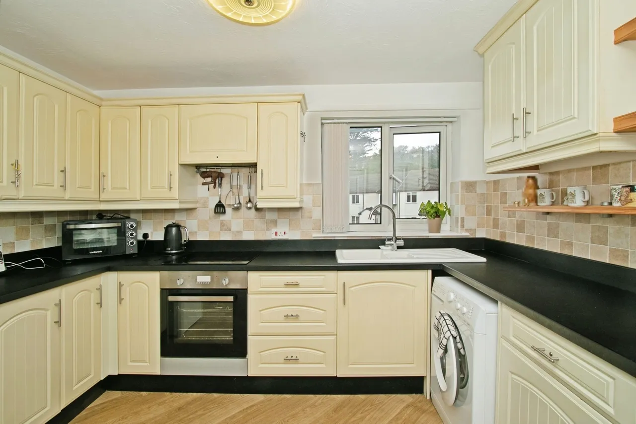 Miners Court, St. Georges Hill, TR6, photo 5