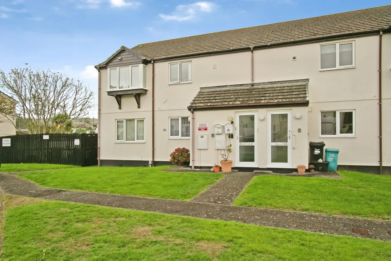 2 bed flat for sale, Miners Court, St. Georges Hill, TR6