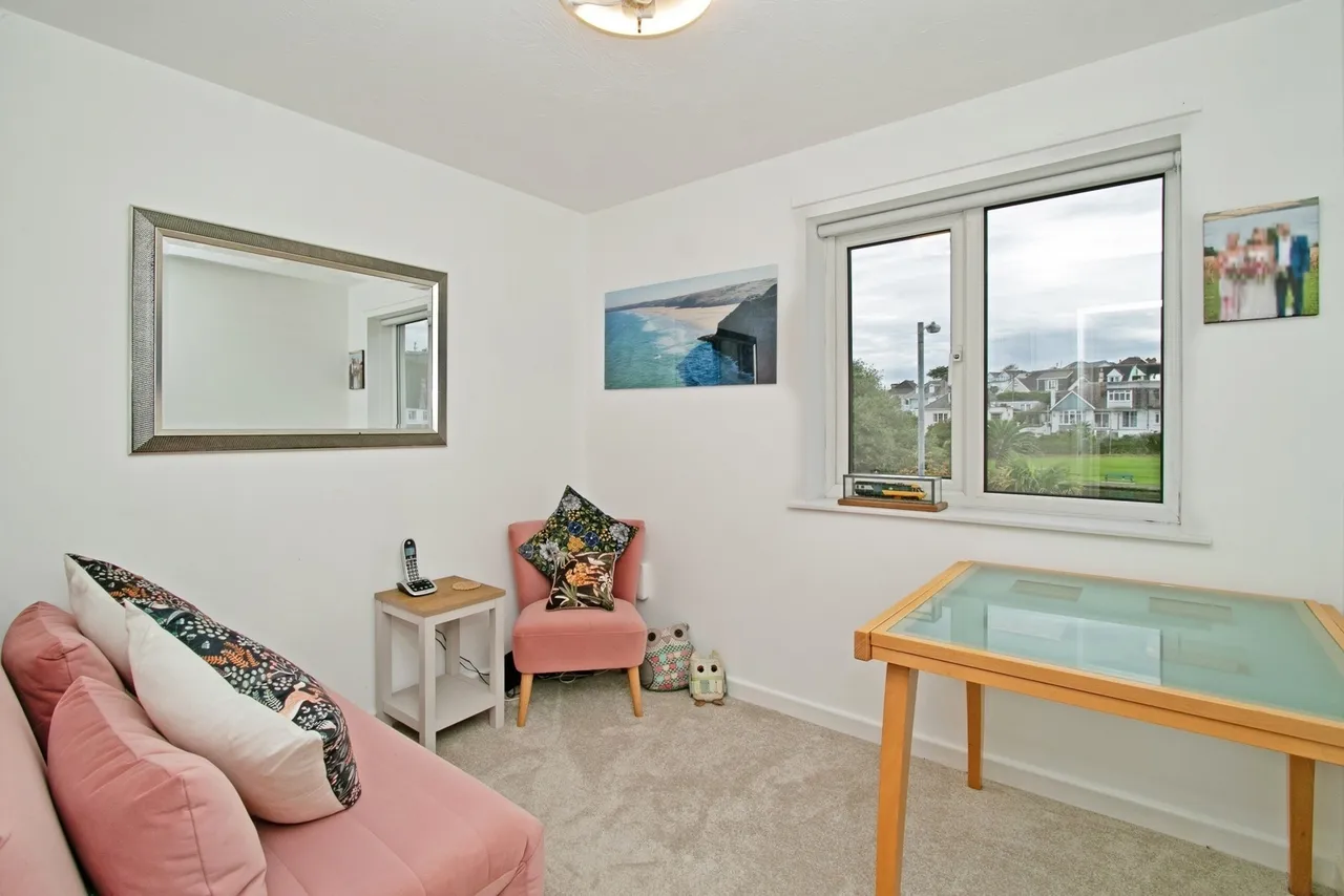 Miners Court, St. Georges Hill, TR6, photo 9