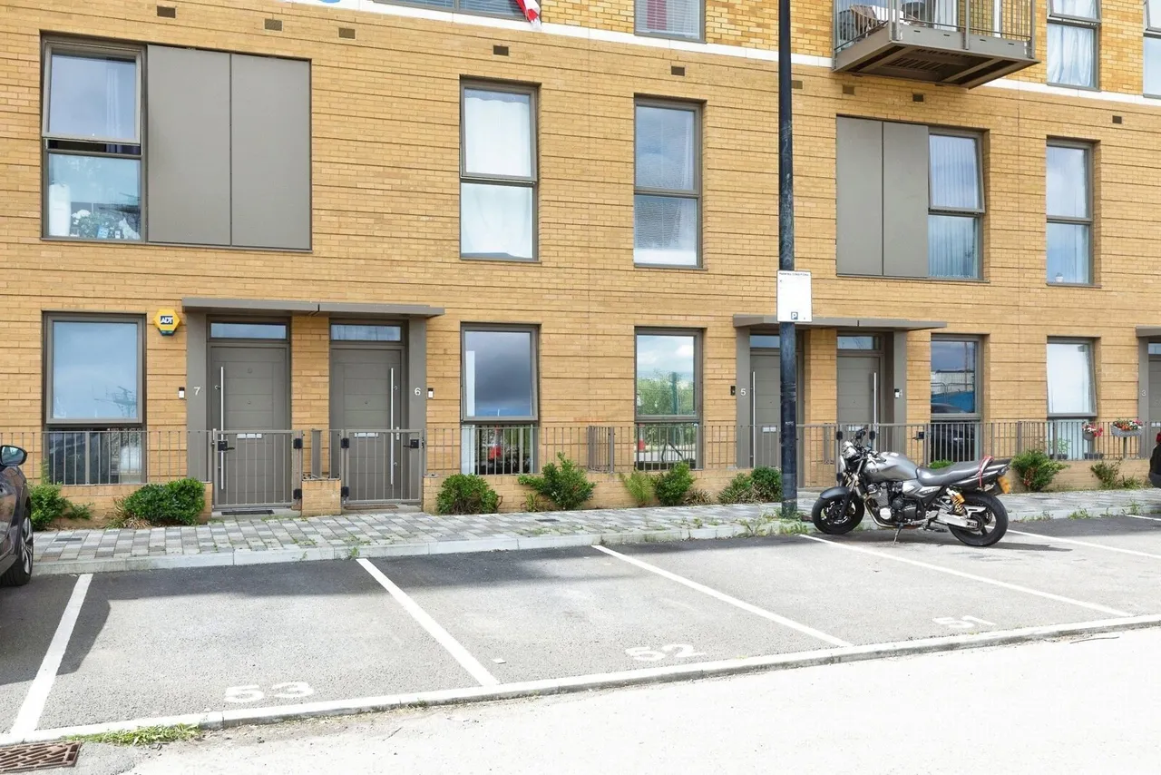 3 bed house for sale, Gillingham Gate Road, Chatham, ME4