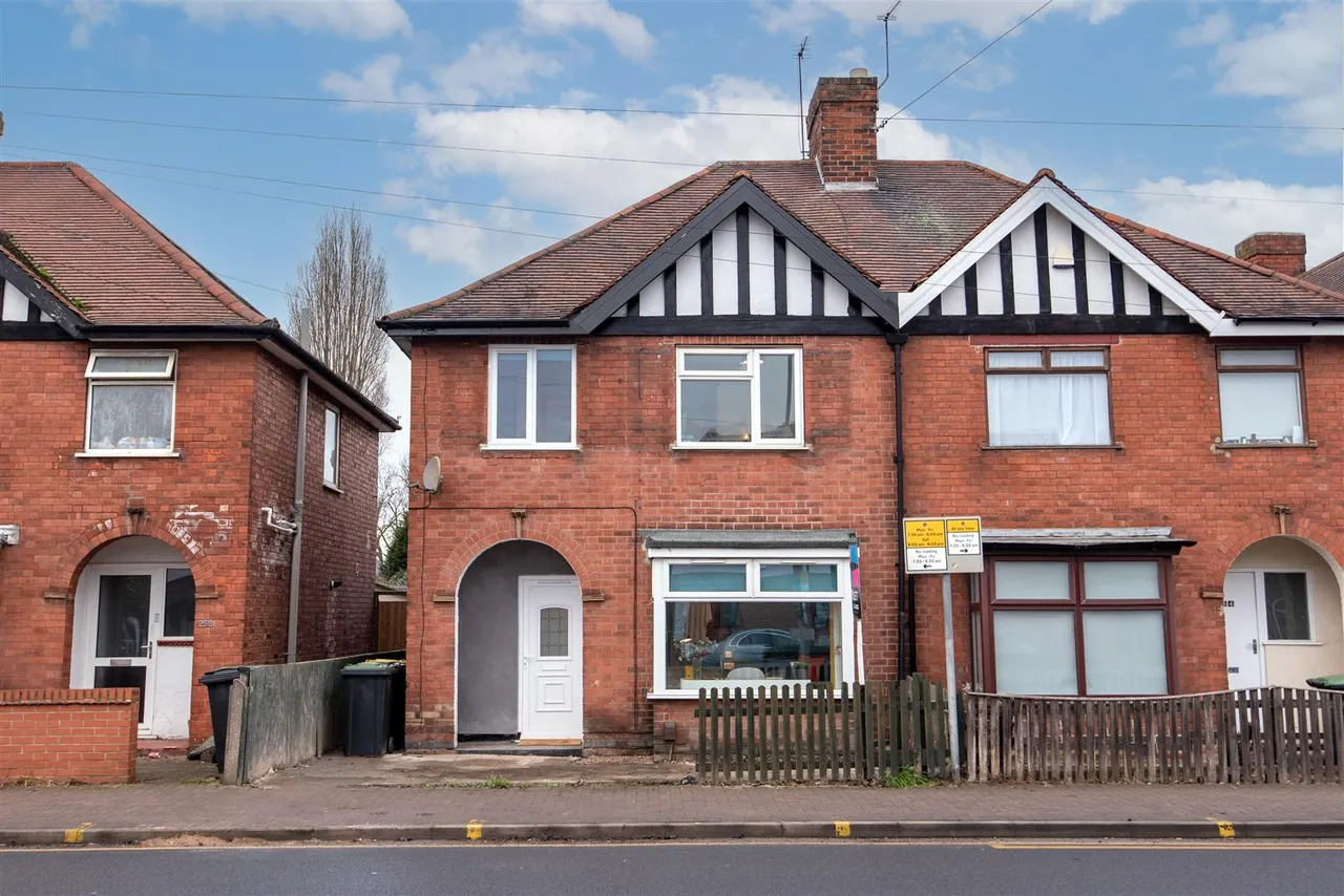 6 bed house for sale, Queens Road, Beeston, NG9