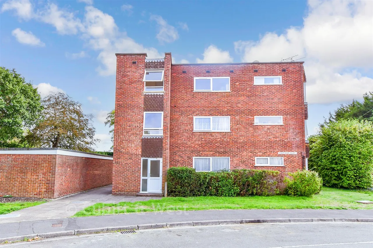 1 bed flat for sale, Swallow Close, Havant, PO9