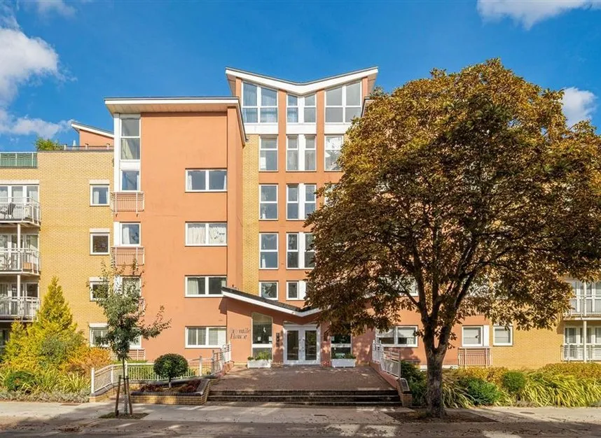 3 bed flat for sale, Twickenham Road, Teddington, TW11