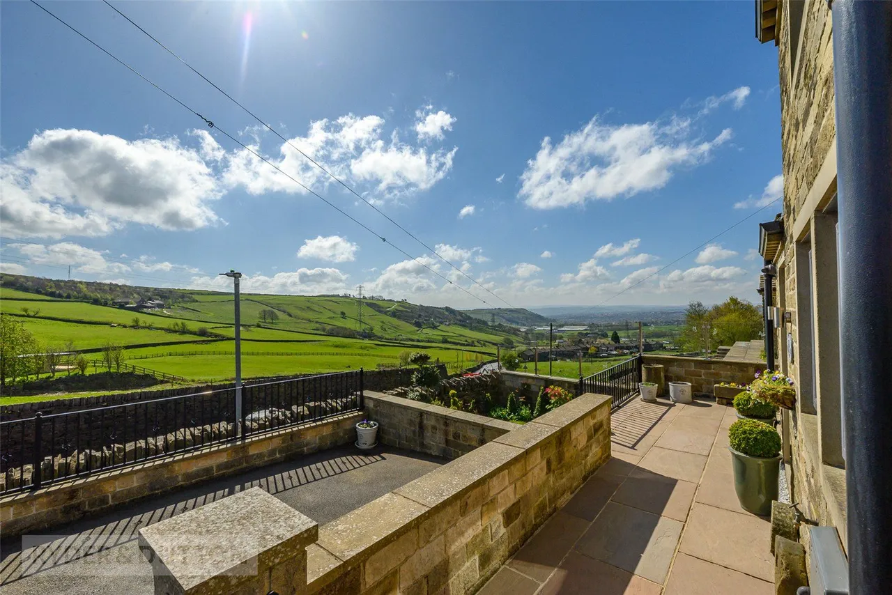 Bonnet Hall, Bradshaw, HX2, photo 4