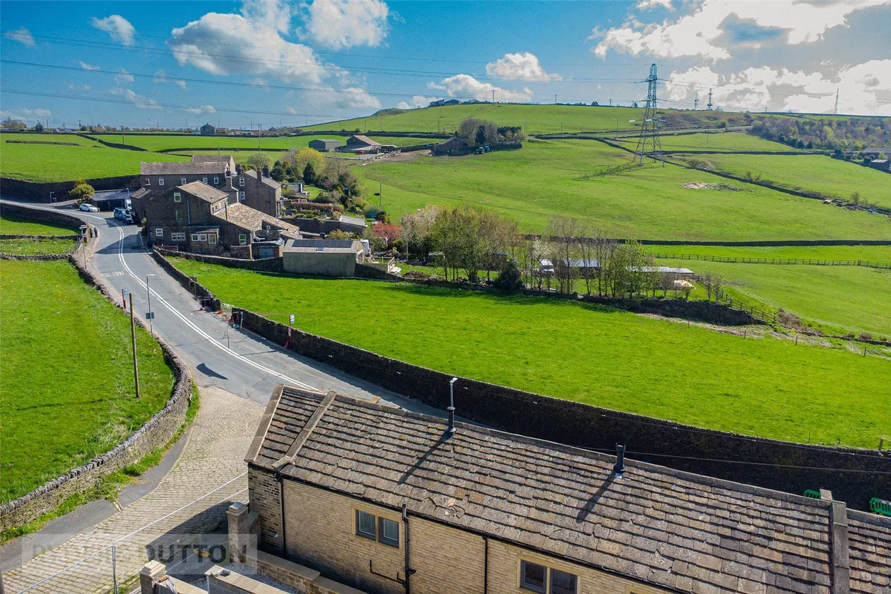 Bonnet Hall, Bradshaw, HX2, photo 5