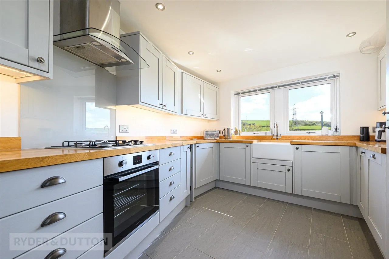 Bonnet Hall, Bradshaw, HX2, photo 10