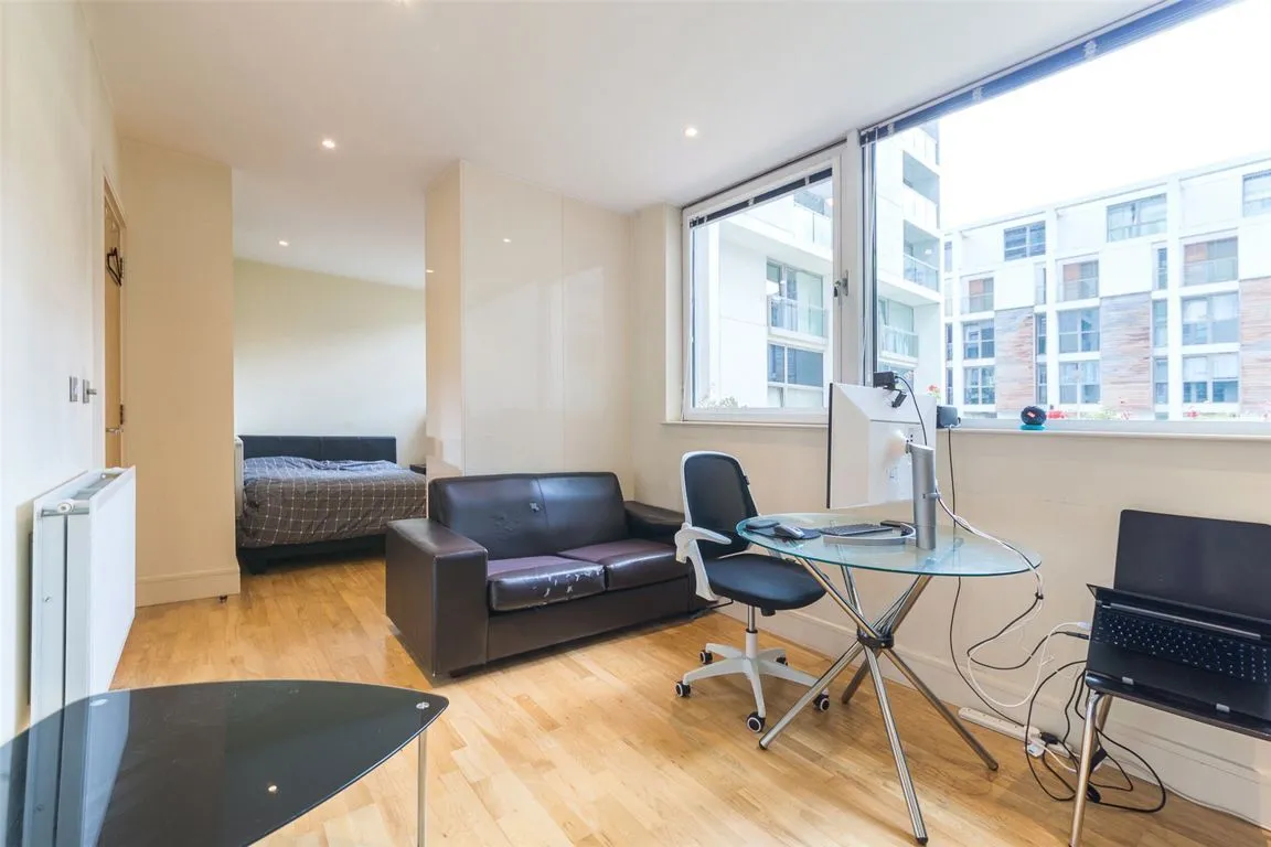 flat to rent — Lanterns Way, Canary Wharf