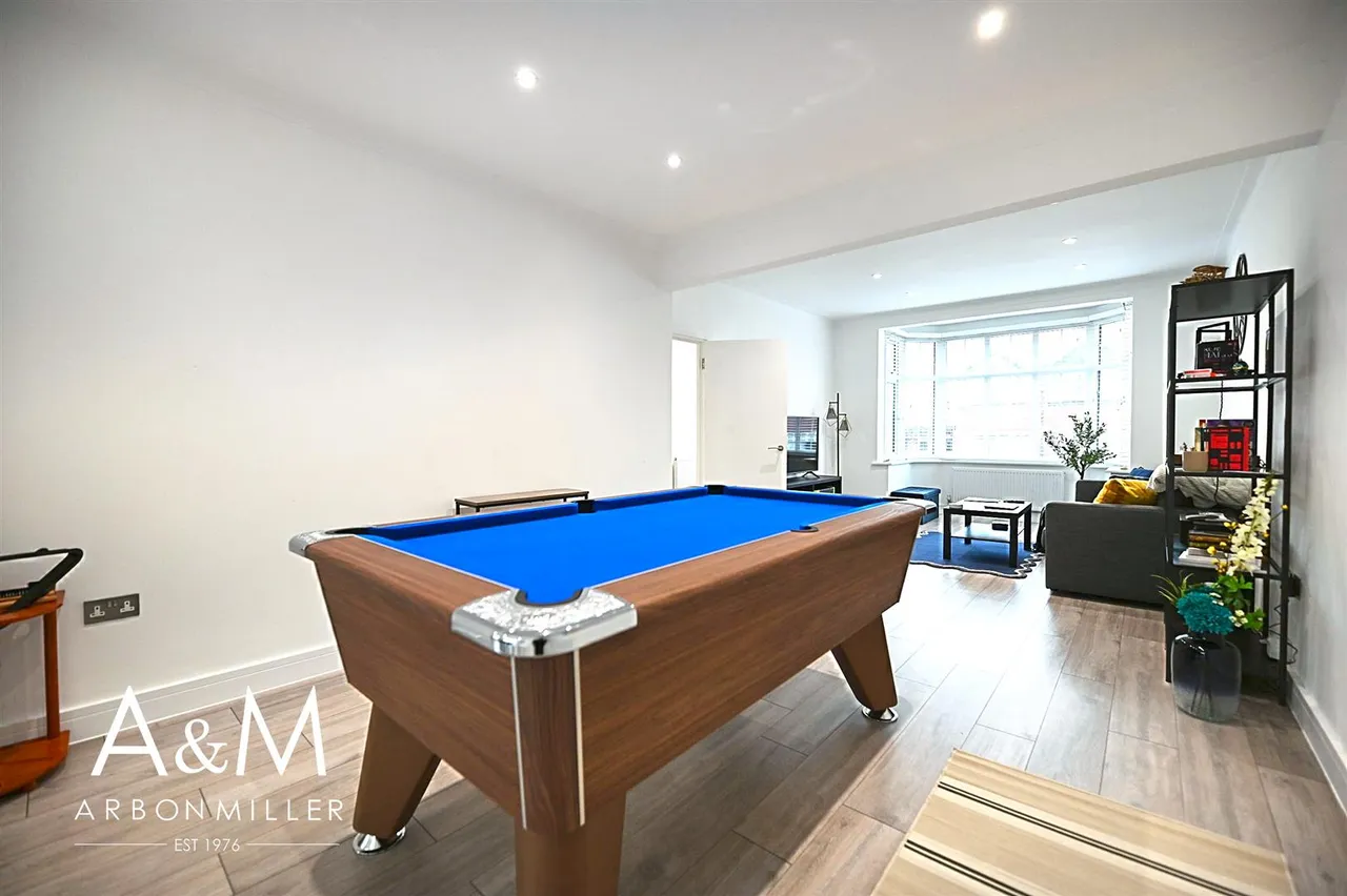 Rivington Avenue, Woodford Green, IG8, photo 5