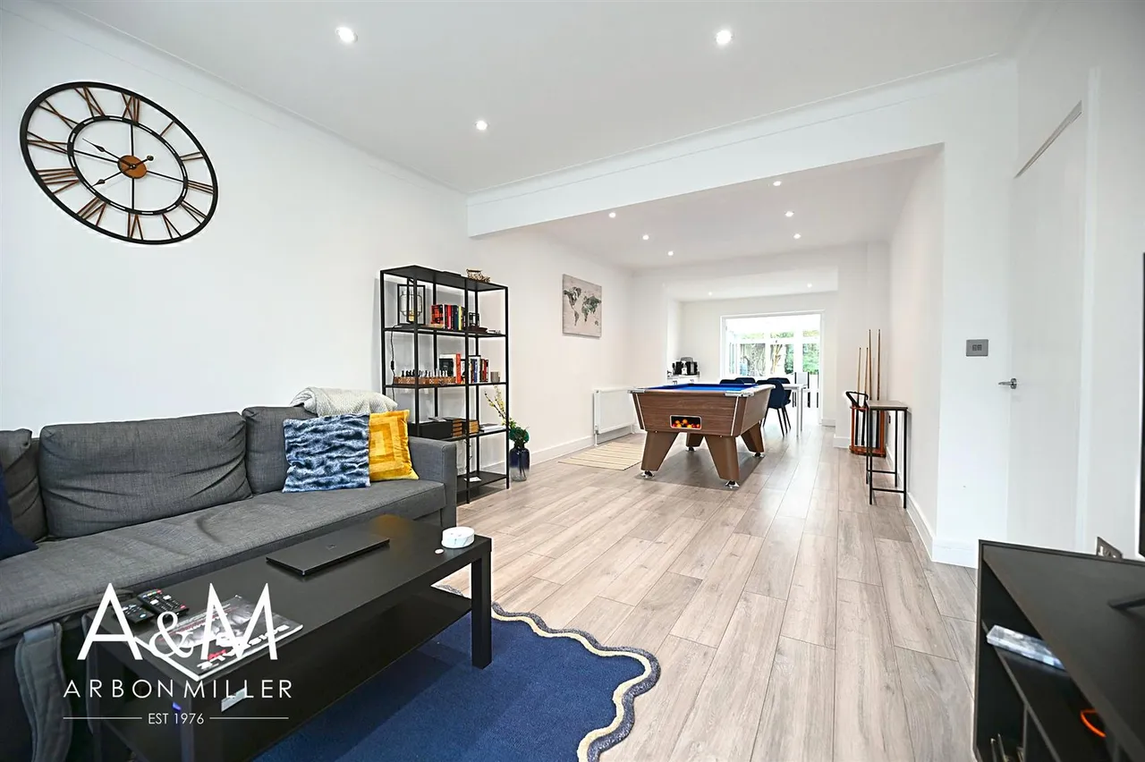 Rivington Avenue, Woodford Green, IG8, photo 4