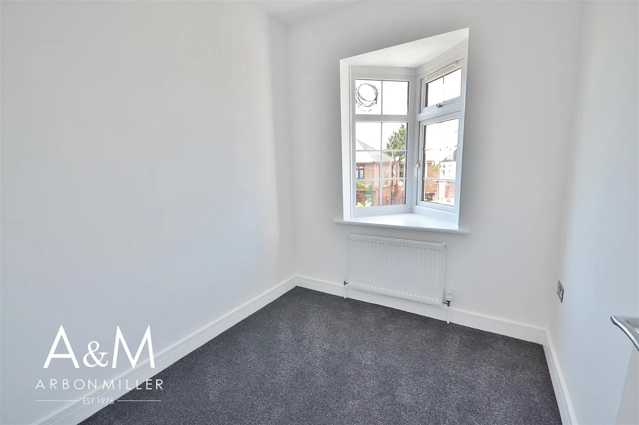 Rivington Avenue, Woodford Green, IG8, photo 13