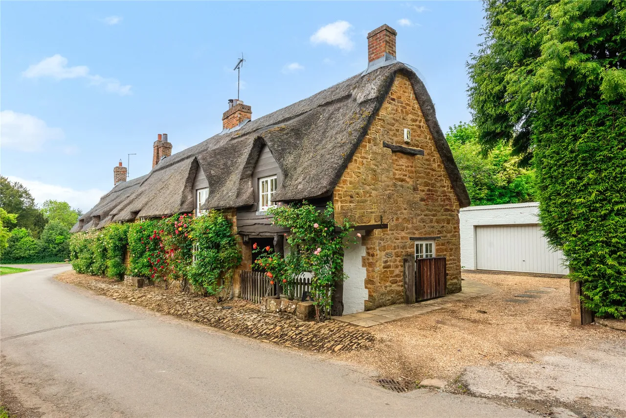 3 bed house for sale, Rose Cottage, Brockhall, NN7