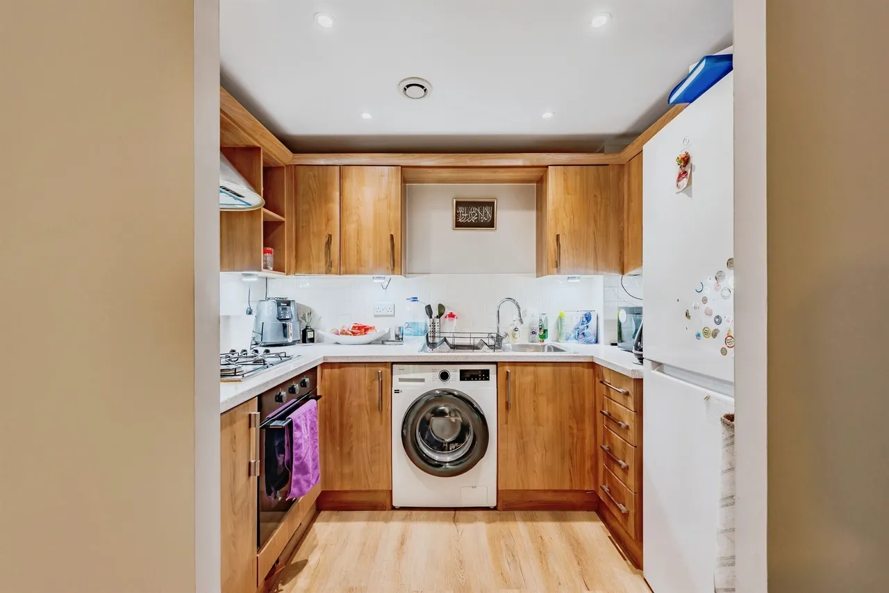 Woodfield Road, Crawley, RH10, photo 4