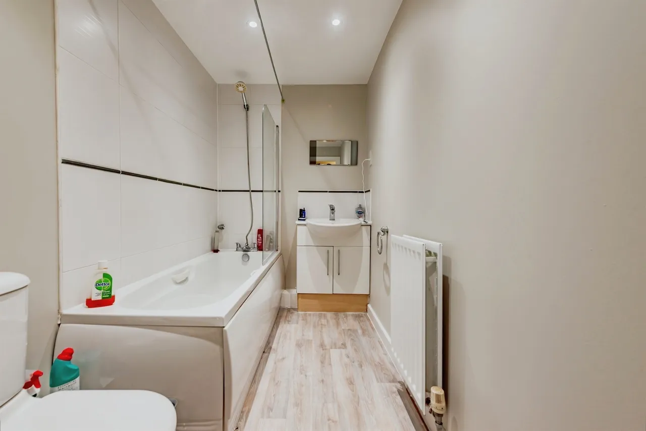 Woodfield Road, Crawley, RH10, photo 7