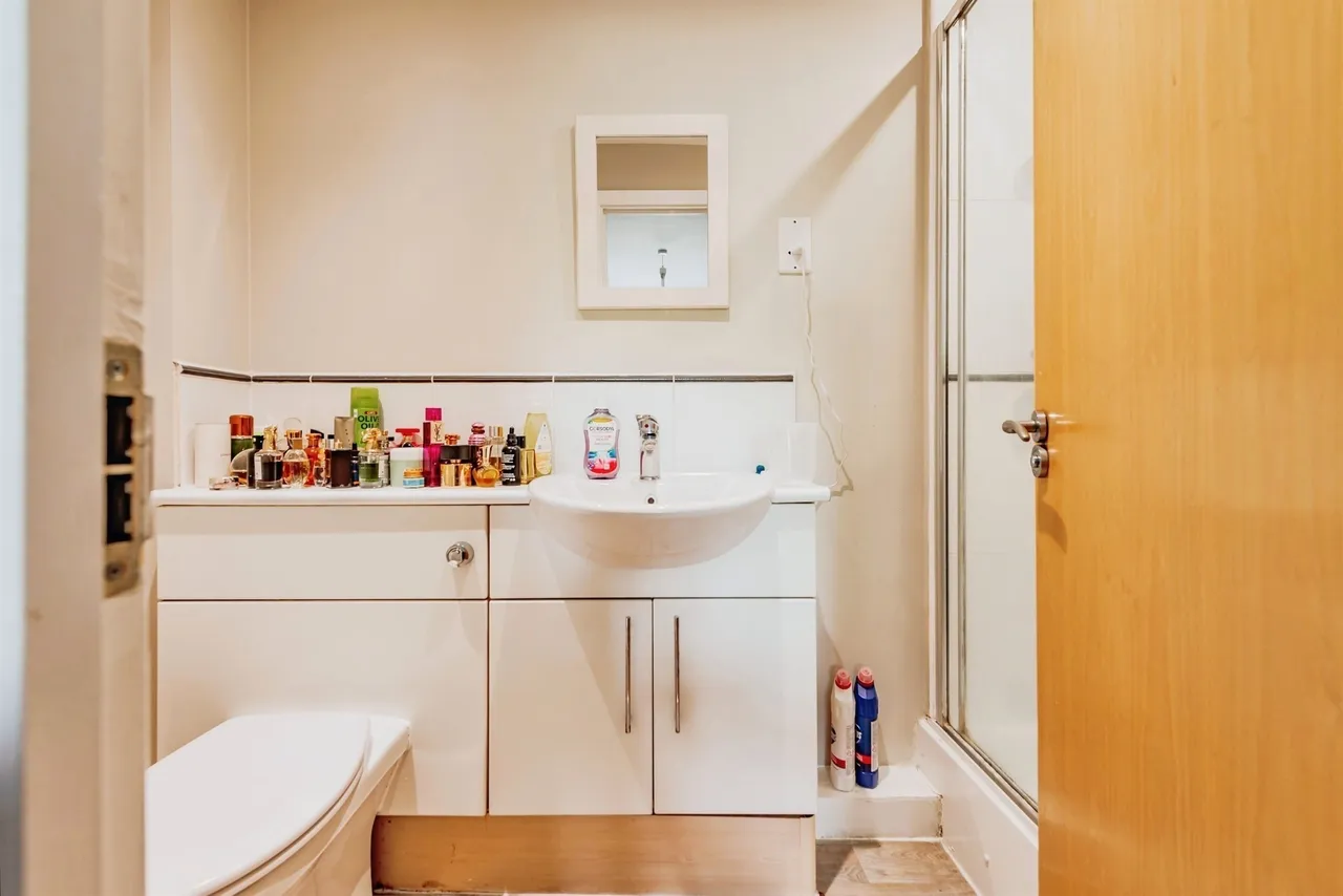 Woodfield Road, Crawley, RH10, photo 8