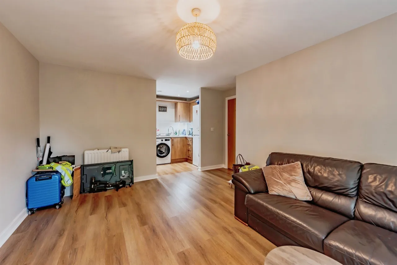 Woodfield Road, Crawley, RH10, photo 3