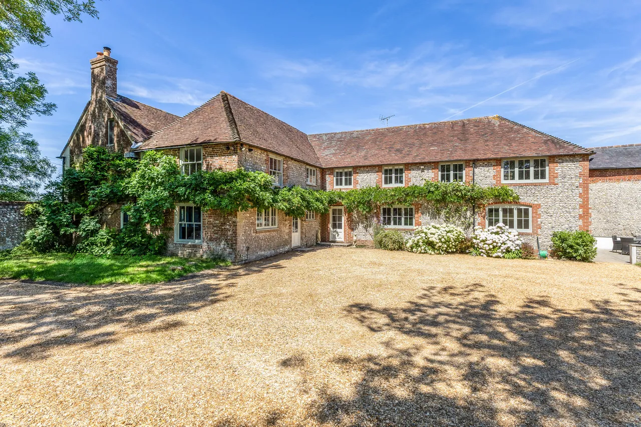 6 bed house to rent — Lower House Farm, East Meon, Hampshire