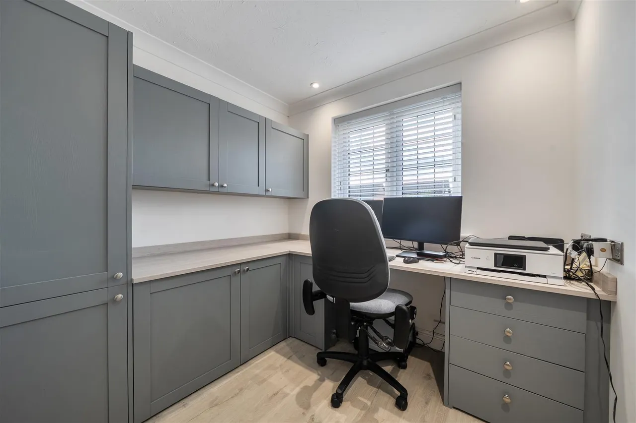 Wayfarer Close, Warsash, photo 18