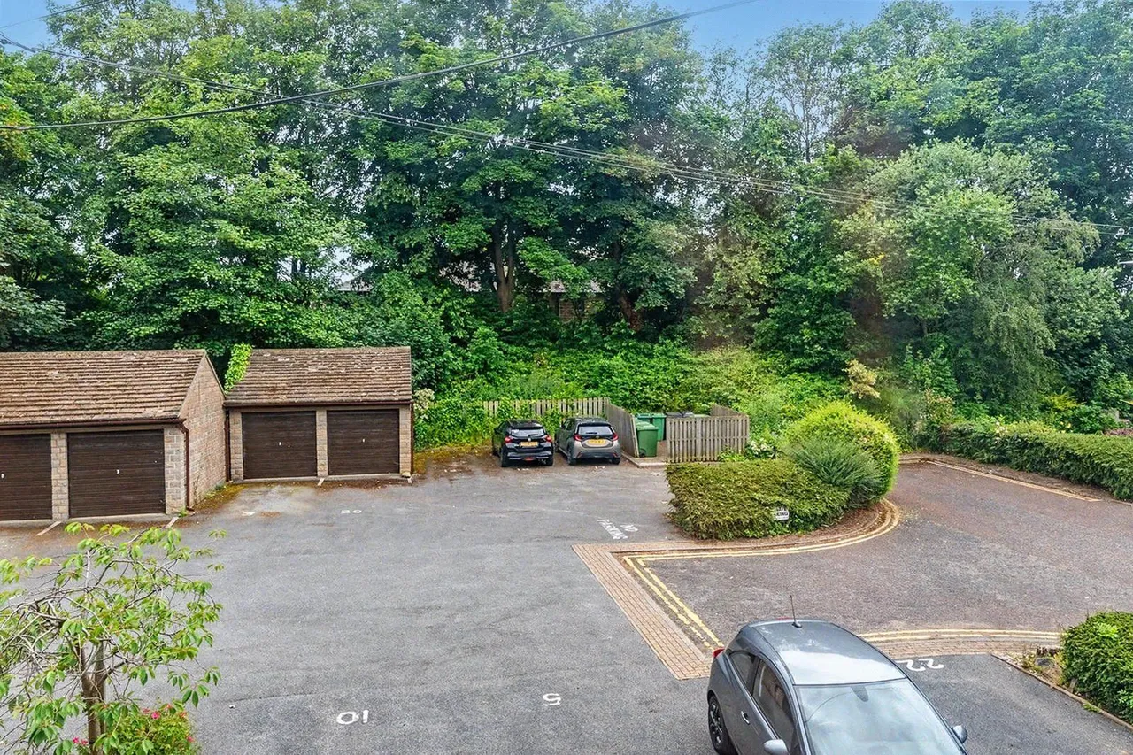 Kerry Garth, Horsforth, LS18, photo 9