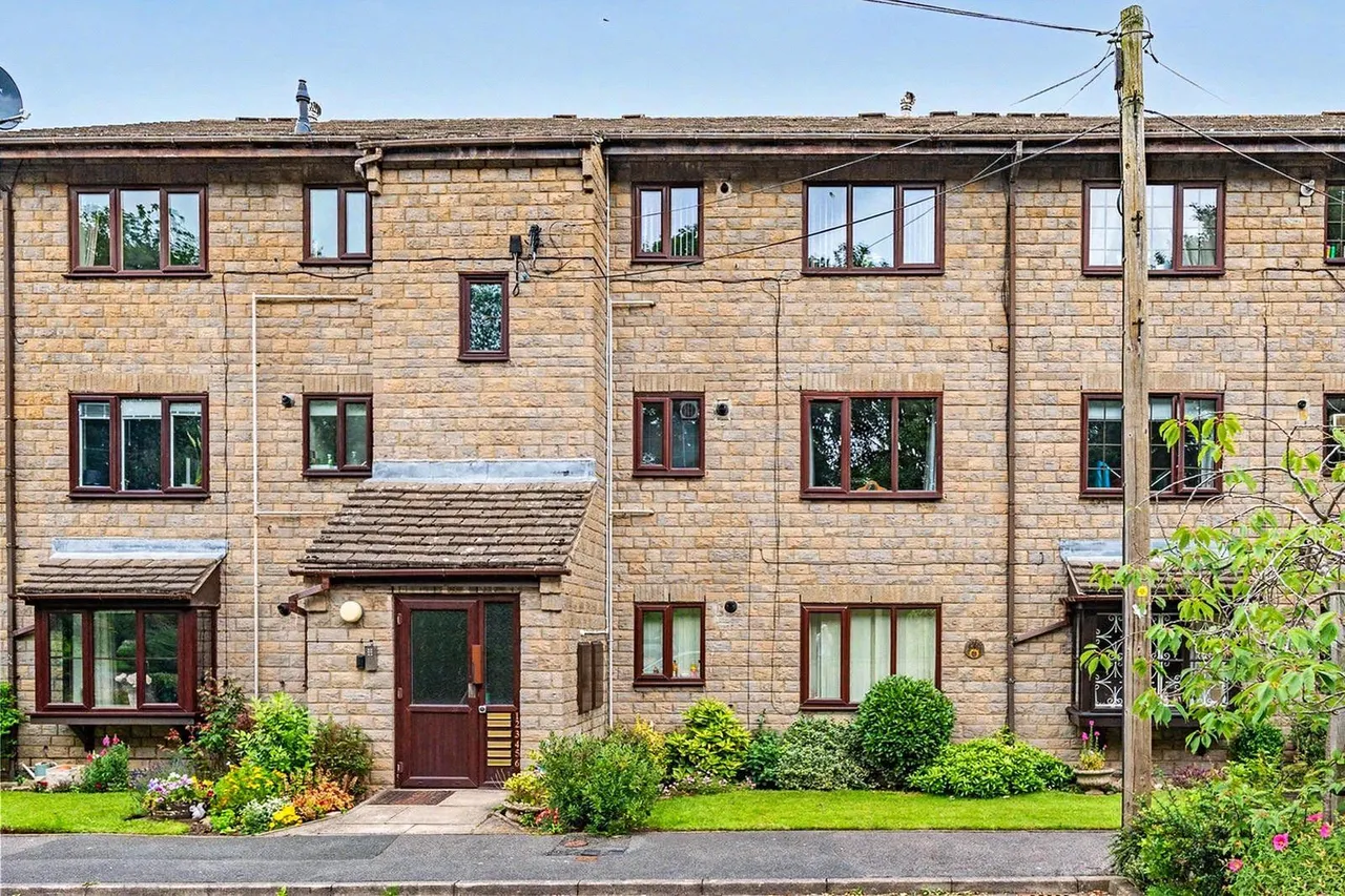 2 bed flat for sale, Kerry Garth, Horsforth, LS18