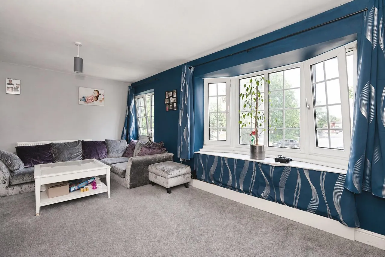 Greenways, Haywards Heath, RH16, photo 2
