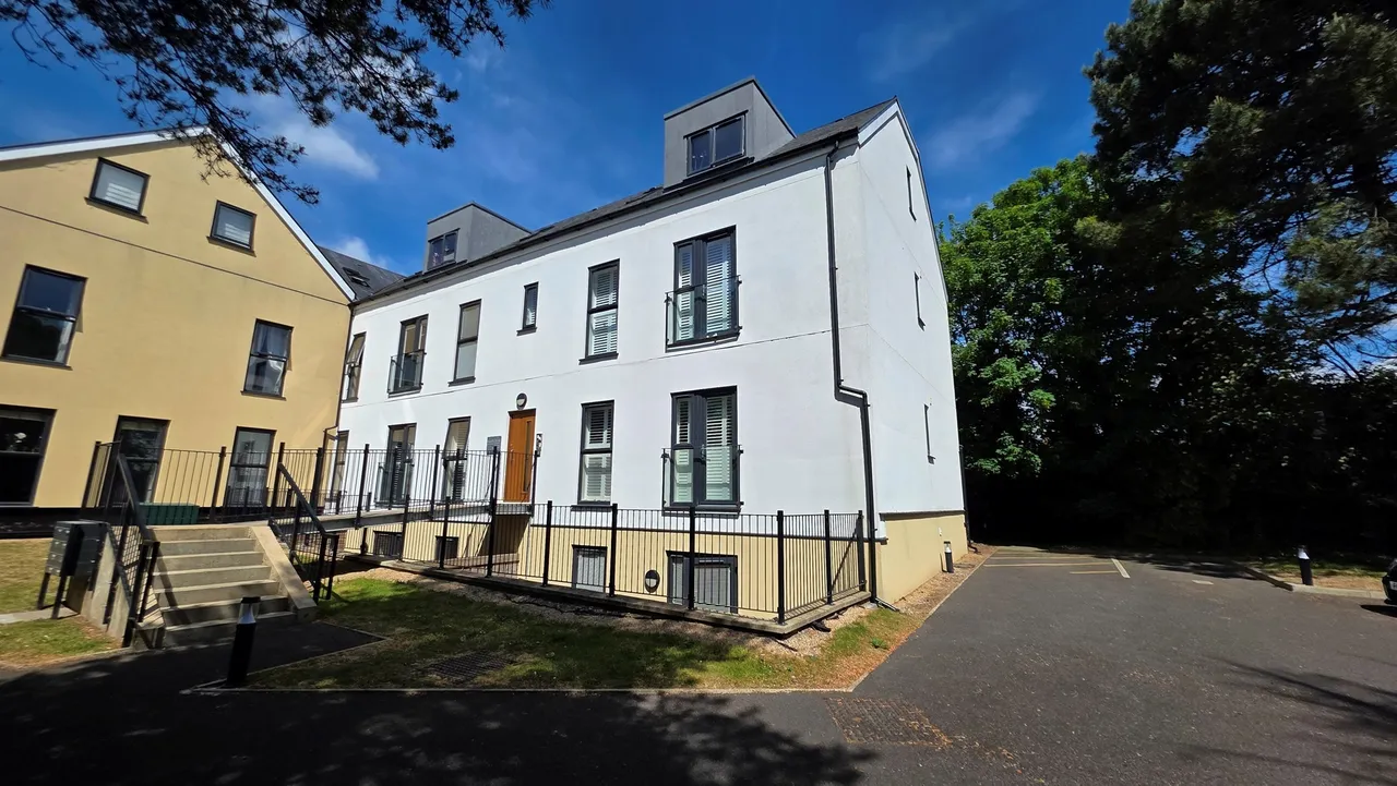2 bed flat for sale — Chalkpit Lane, Dorking