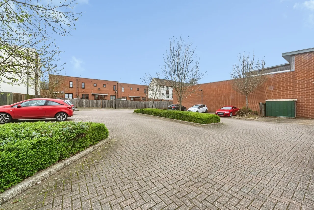 Greenlands Road, Basingstoke, RG24, photo 18