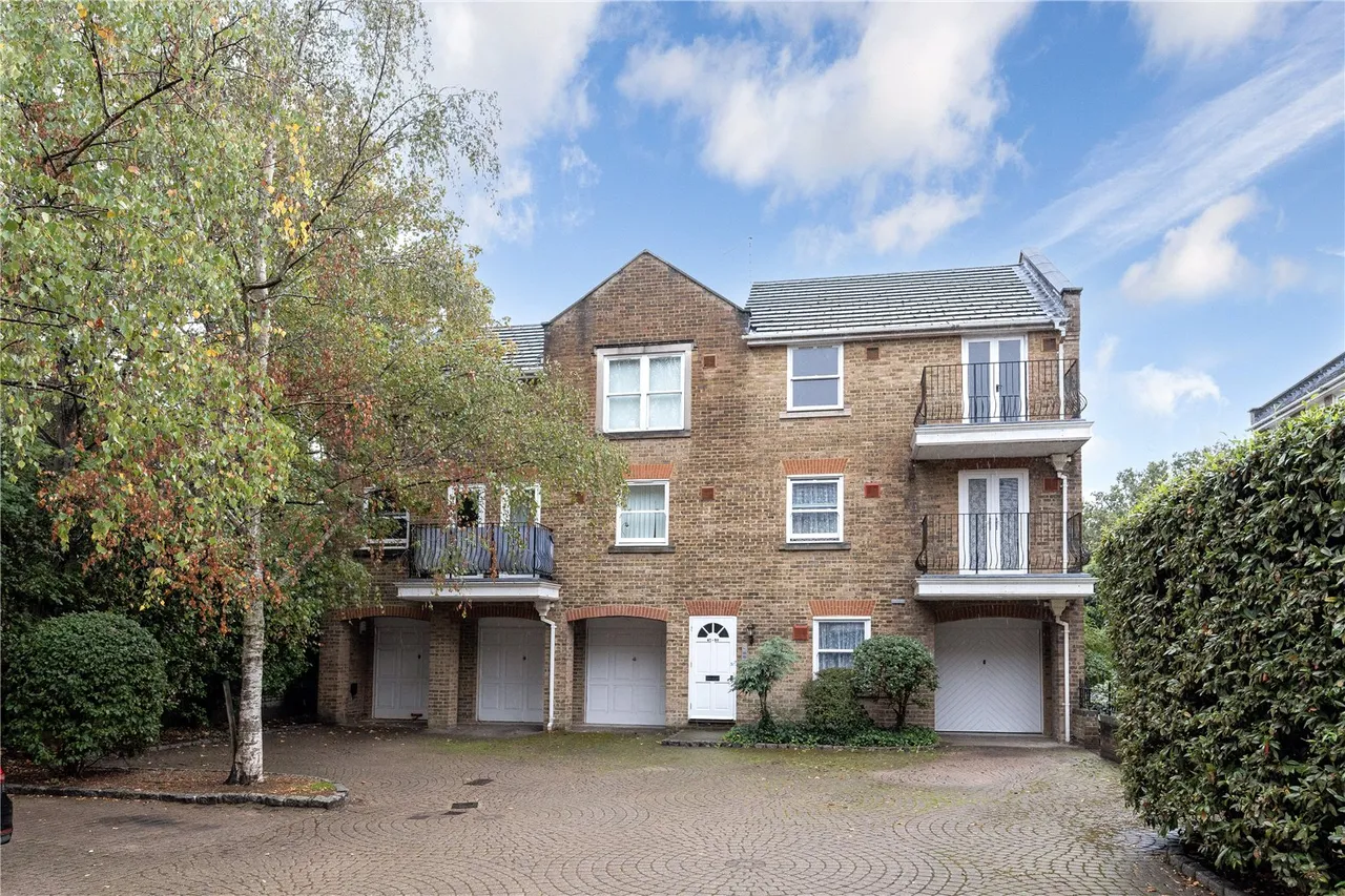 1 bed flat for sale, Cedar Terrace, Richmond, TW9