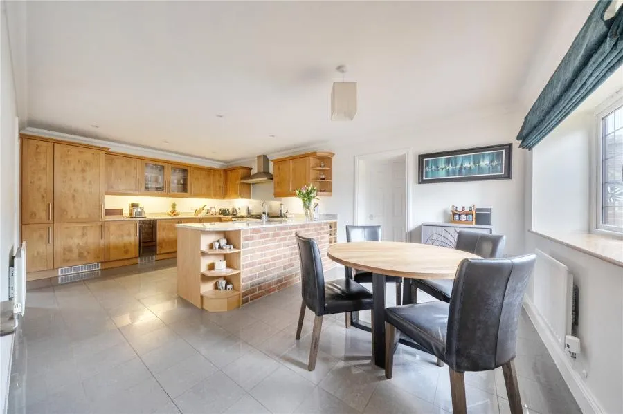 Lincoln View, Thatcham, RG18, photo 13