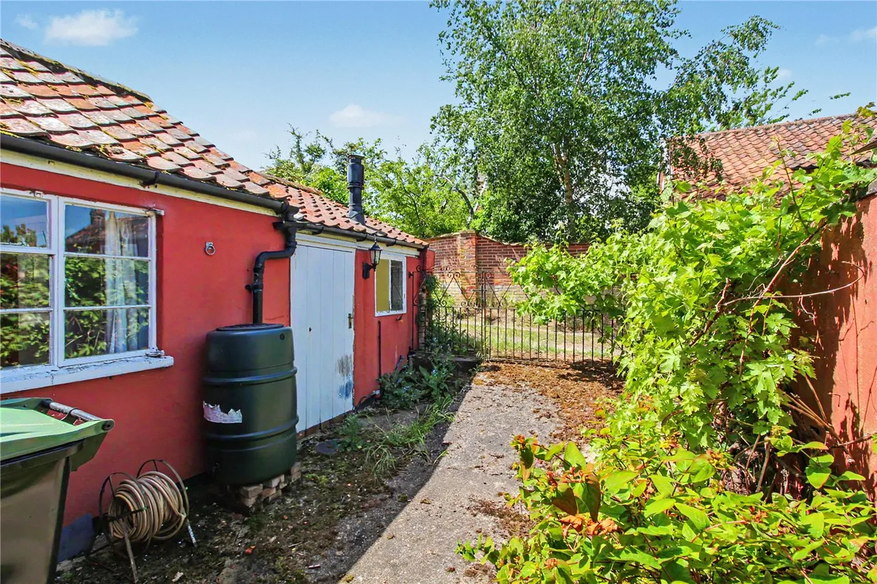 Bramfield Road, Wenhaston, IP19, photo 25