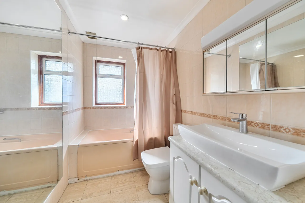 Brookdene Drive, Northwood, HA6, photo 15