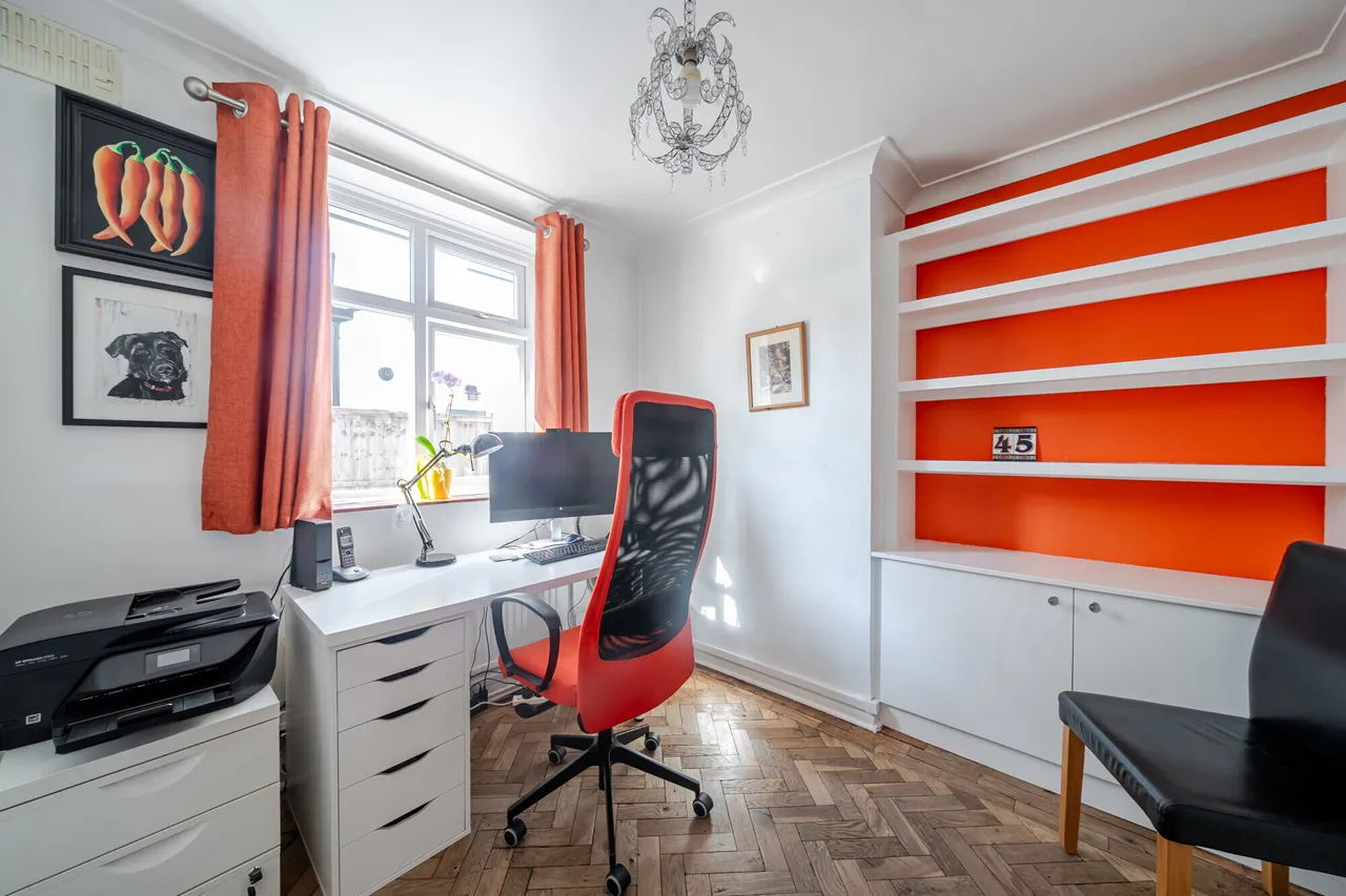 Garlichill Road, Epsom, KT18, photo 10