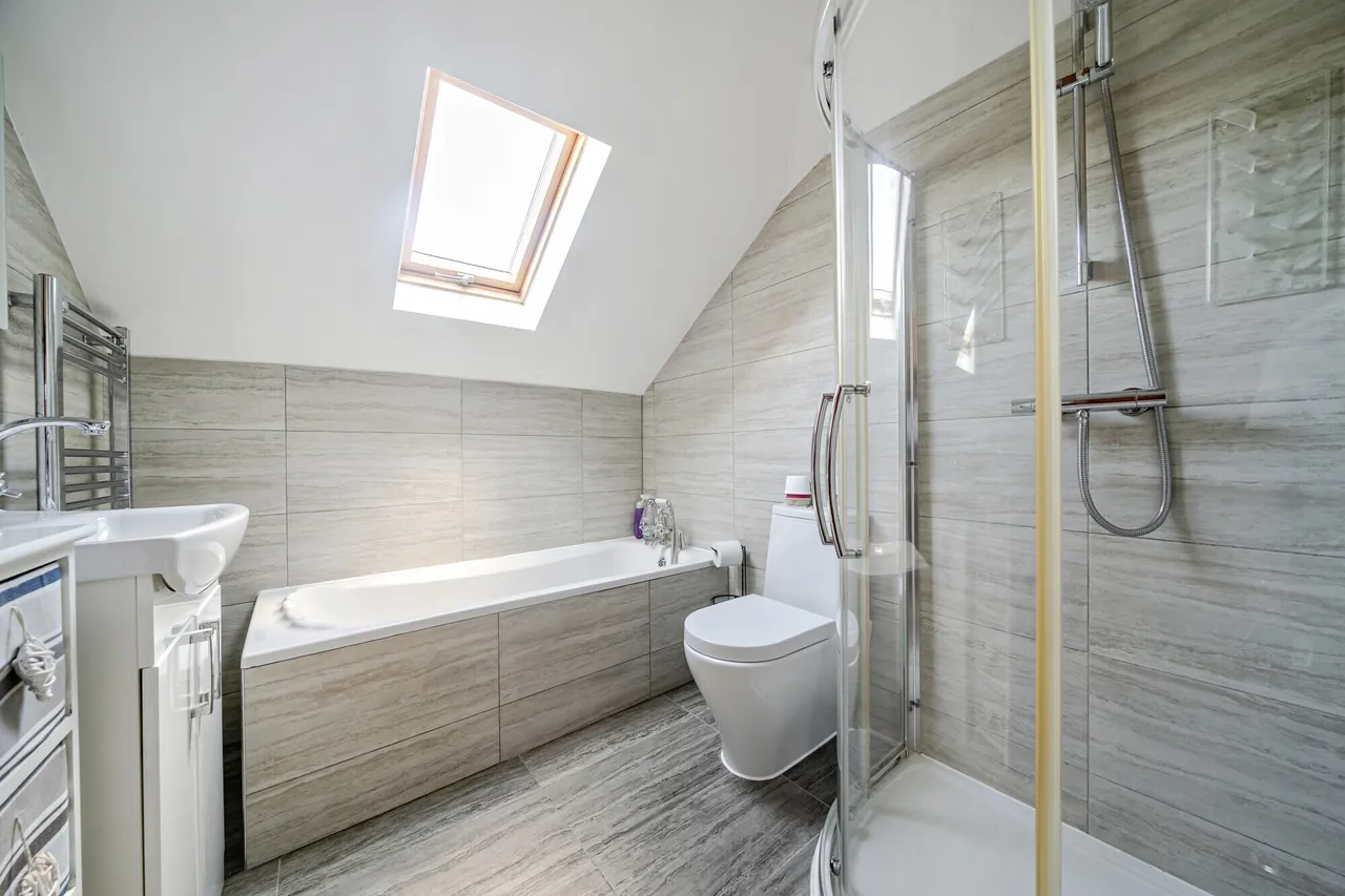 Garlichill Road, Epsom, KT18, photo 8