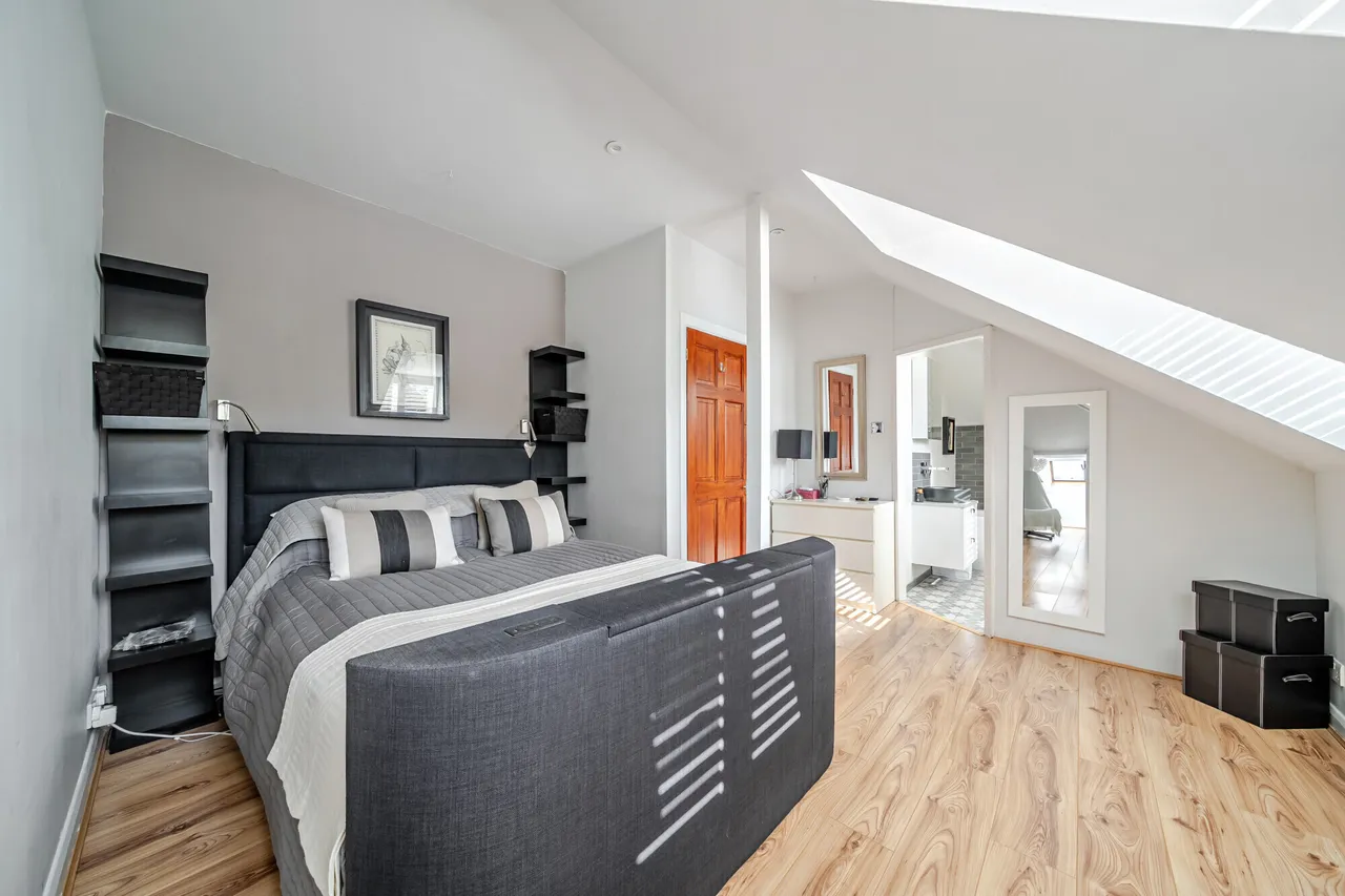 Garlichill Road, Epsom, KT18, photo 7
