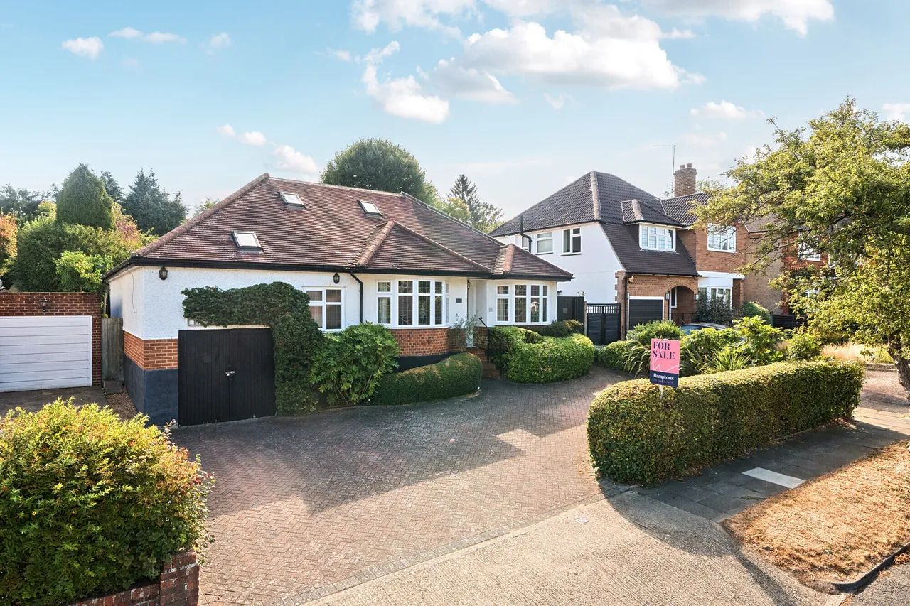 4 bed house for sale — Garlichill Road, Epsom, KT18