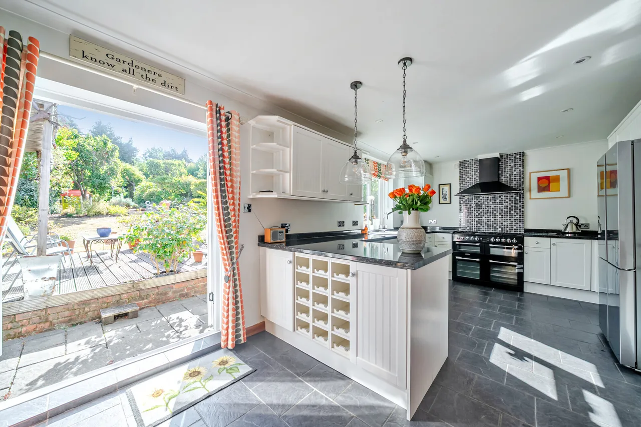 Garlichill Road, Epsom, KT18, photo 5