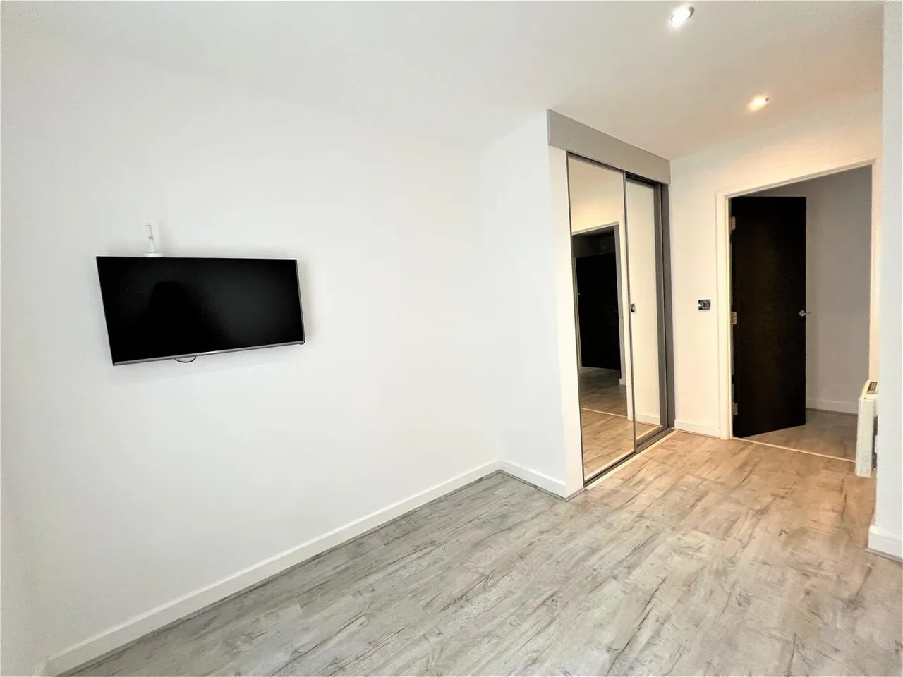 Commander Avenue, London, photo 6