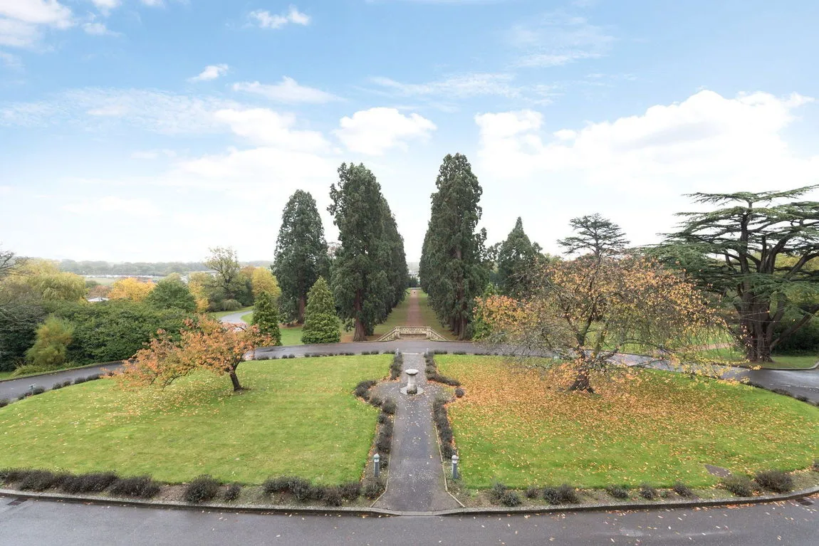 Royal Earlswood Park, Redhill, RH1 6TE, photo 7