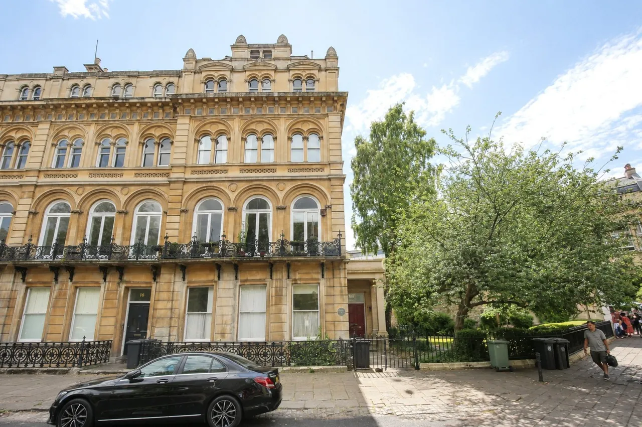 Victoria Square, Clifton, BS8, photo 3