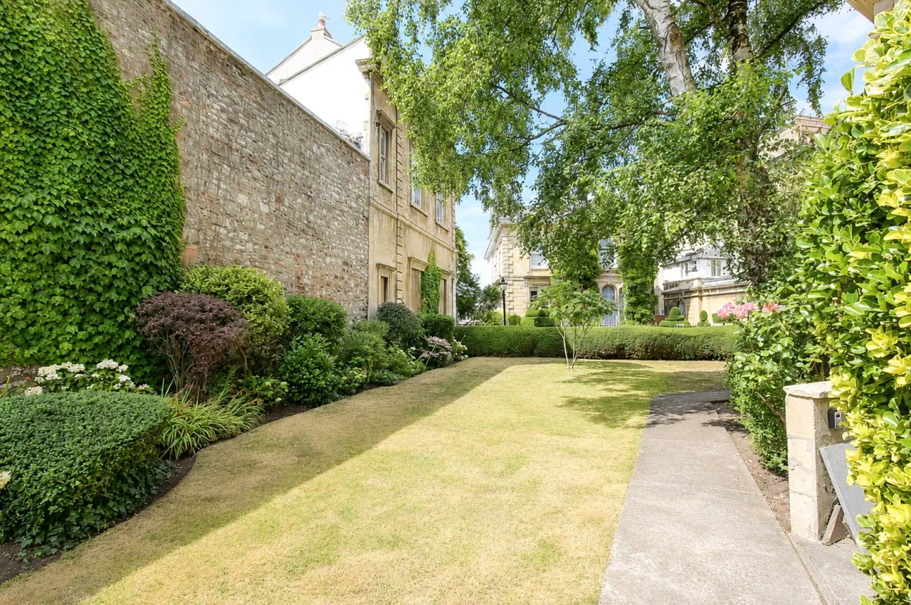 Victoria Square, Clifton, BS8, photo 15