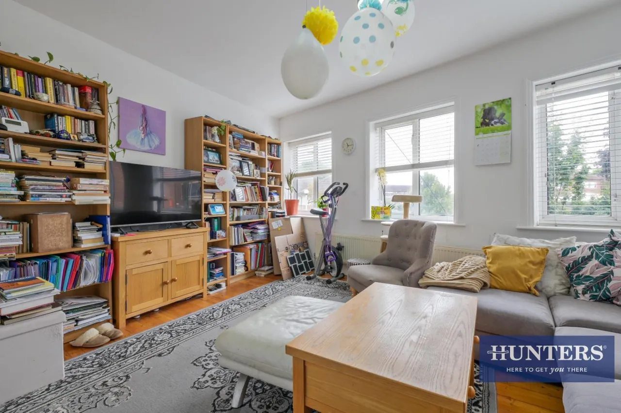 2 bed flat to rent — Central Road, Worcester Park