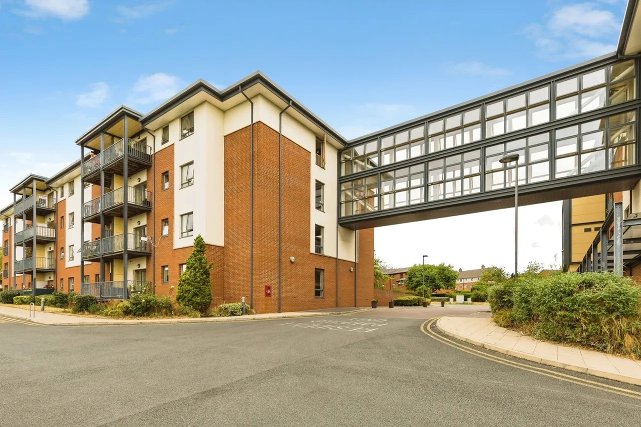 2 bed flat for sale, Abbots Wood, Chester, CH2