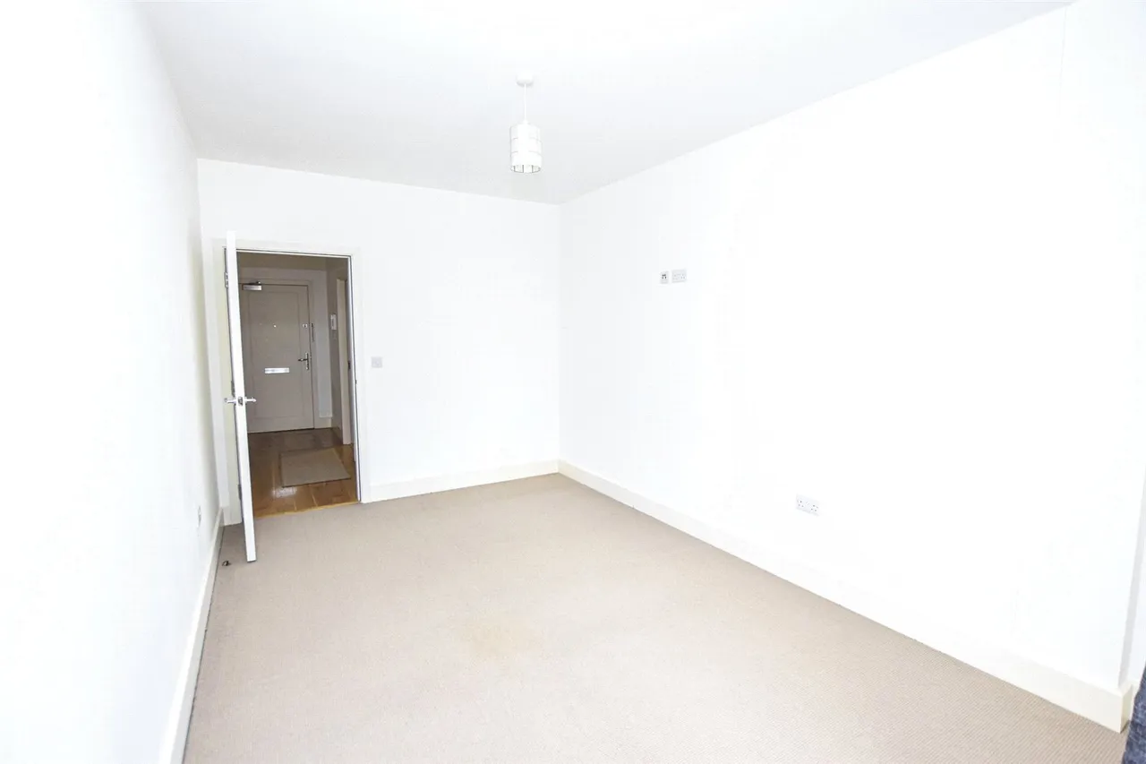 Victoria Road, Farnborough, Hampshire, GU14 7PA, photo 7
