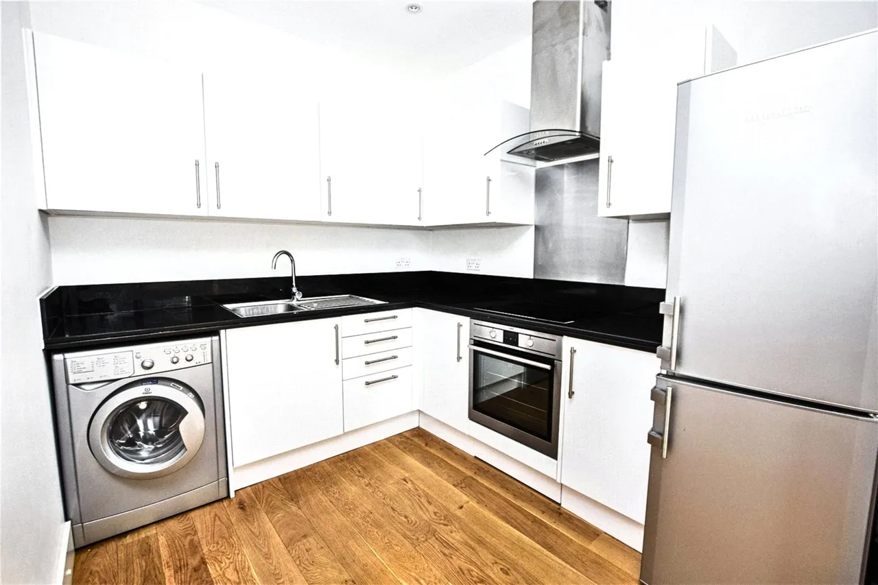 Victoria Road, Farnborough, Hampshire, GU14 7PA, photo 3