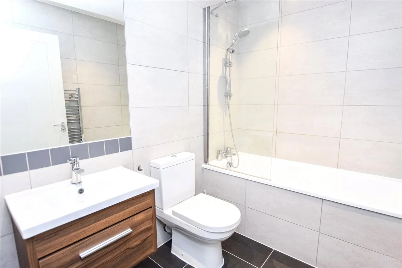 Victoria Road, Farnborough, Hampshire, GU14 7PA, photo 6