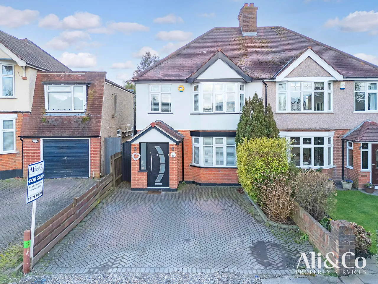 3 bed house for sale — Lodge Lane, Grays, Essex, RM17 5PT