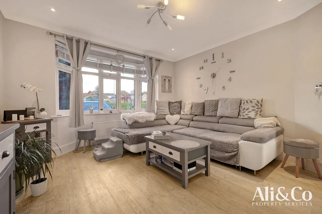 Lodge Lane, Grays, Essex, RM17 5PT, photo 4